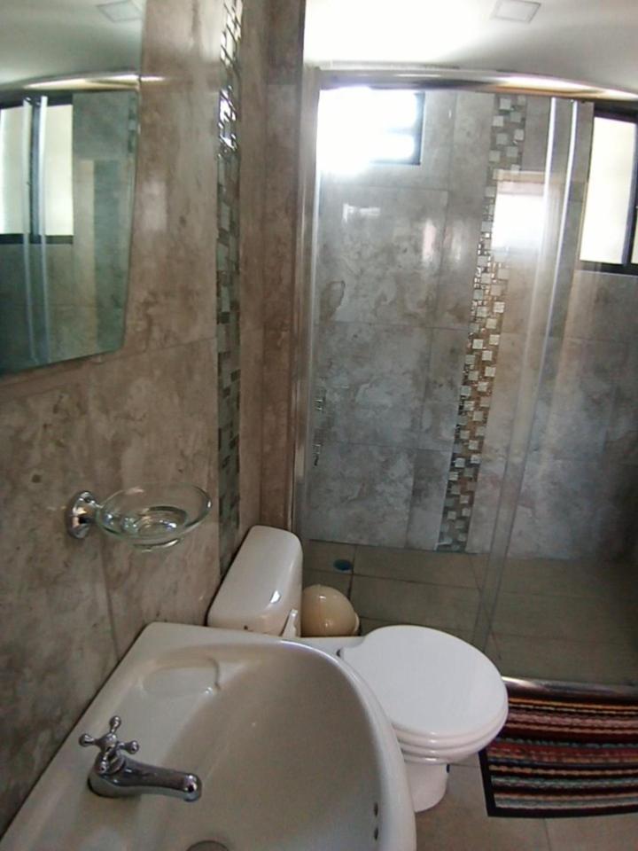Hostal Atlantis Quito Exterior foto